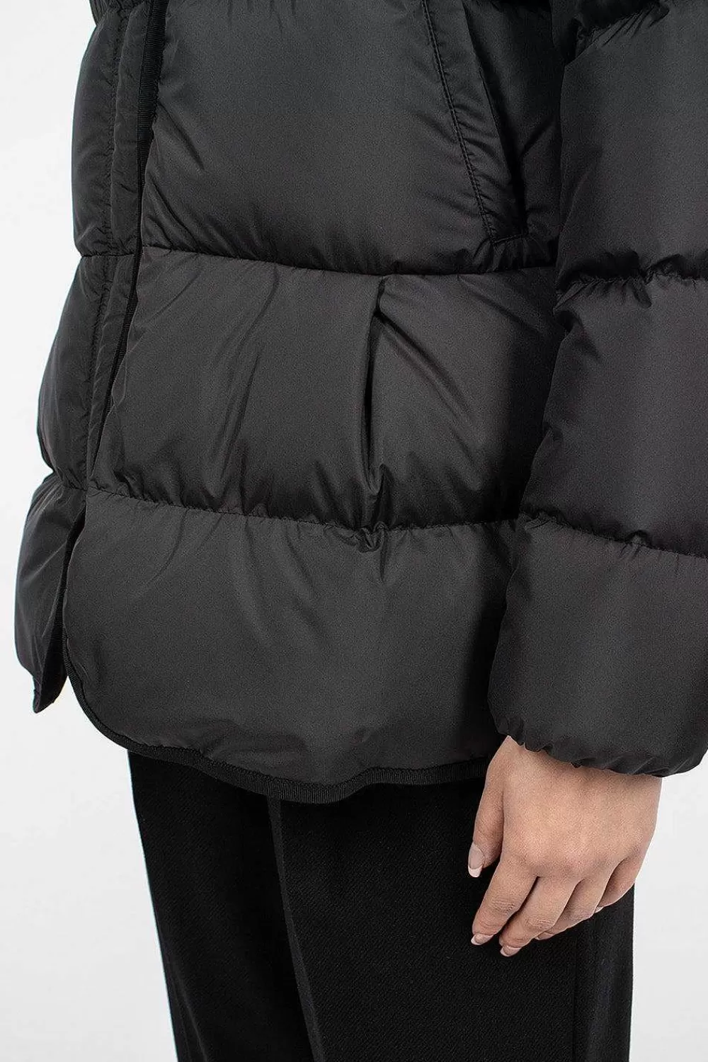 Moncler Locustelle Short Down Jacket Black | Outerwear